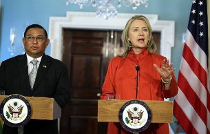 wana-maung-lwin-hillary-clinton-b305 wana-maung-lwin-hillary-clinton-b305