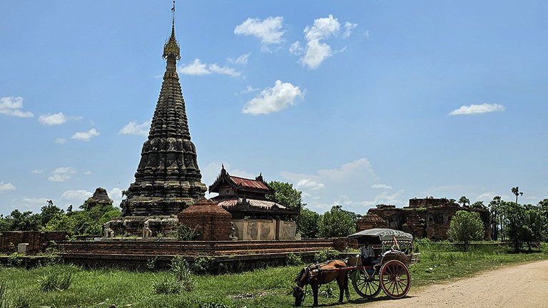 မန္တလေးတိုင်း အင်းဝမြို့ဟောင်းရှိ ရှေးဟောင်းစေတီများအား ၂၀၂၃ ခုနှစ် ဇွန်လတွင် တွေ့ရစဉ်။ ( Photo : RFA )