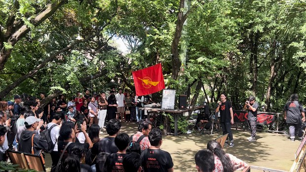 ရှစ်လေးလုံးအရေးတော်ပုံက သတင်းစာတွေ ချင်းမိုင်မြို့မှာပြသ ရှစ်လေးလုံးအရေးတော်ပုံက သတင်းစာတွေ ချင်းမိုင်မြို့မှာပြသ