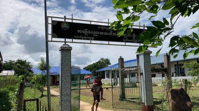 ဘူးသီးတောင်မြို့နယ် သေခံခွဆုံကျေးရွာရှိ အခြေခံပညာအထက်တန်းကျောင်း(ခွဲ)ကို ၂၀၂၃ ခုနှစ် စက်တင်ဘာလ ၅ ရက်နေ့က တွေ့ရစဉ်။ (Photo: RFA)