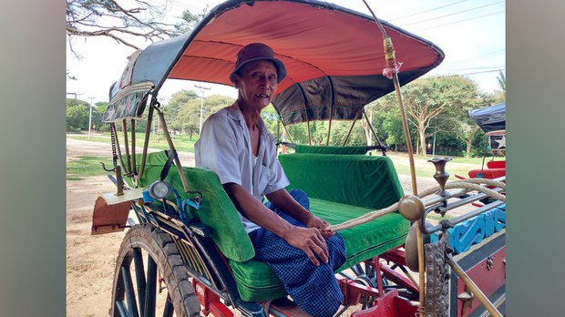 ပုဂံမြို့ဟောင်းက အနှစ် ၅၀ မြင်းလှည်းဆရာ ပုဂံမြို့ဟောင်းက အနှစ် ၅၀ မြင်းလှည်းဆရာ