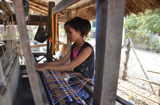 ခက်ခဲလာတဲ့ ချင်းရိုးရာ ဂျပ်ခုတ်လုပ်ငန်း