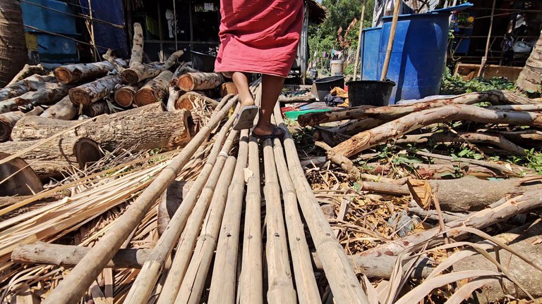 ရန်ကုန်မြို့ တစ်နေရာတွင် နေထိုင်ကြသည့် မိသားစုဝင်တစ်ဦးကို ၂၀၂၄ ခုနှစ်၊ မတ်လ ၂၆ ရက်နေ့ တွေ့ရစဉ်။ (Photo: RFA)