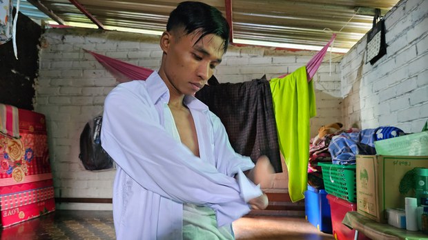 ကိုယ်အင်္ဂါမသန်စွမ်းပေမယ့် စိတ်ဓာတ်သန်စွမ်းတဲ့ စေတနာ့ဆရာ ကိုယ်အင်္ဂါမသန်စွမ်းပေမယ့် စိတ်ဓာတ်သန်စွမ်းတဲ့ စေတနာ့ဆရာ