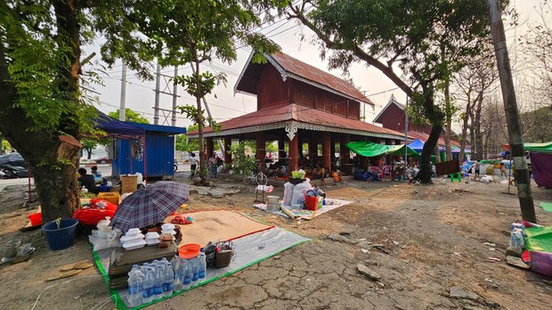 မန္တလေးကျုံးဘေးက ရွှေ့ပြောင်းလိုက်ရတဲ့ ငလျင်ဒုက္ခသည်တွေ မိုးလုံလေလုံတဲတွေ လိုအပ်နေ မန္တလေးကျုံးဘေးက ရွှေ့ပြောင်းလိုက်ရတဲ့ ငလျင်ဒုက္ခသည်တွေ မိုးလုံလေလုံတဲတွေ လိုအပ်နေ