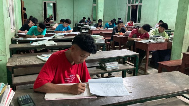 ချို့တဲ့သူတွေအတွက် မြန်မာ-ဘင်္ဂလားဒေ့ရှ်နယ်စပ်က ပညာဒါနကျောင်း ချို့တဲ့သူတွေအတွက် မြန်မာ-ဘင်္ဂလားဒေ့ရှ်နယ်စပ်က ပညာဒါနကျောင်း