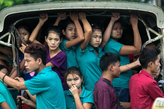 ကုန်ဈေးနှုန်းမြင့်တက်မှုကြောင့်အခက်ကြုံနေရတဲ့ ရန်ကုန်မြို့က စက်ရုံအလုပ်သမားများ ကုန်ဈေးနှုန်းမြင့်တက်မှုကြောင့်အခက်ကြုံနေရတဲ့ ရန်ကုန်မြို့က စက်ရုံအလုပ်သမားများ