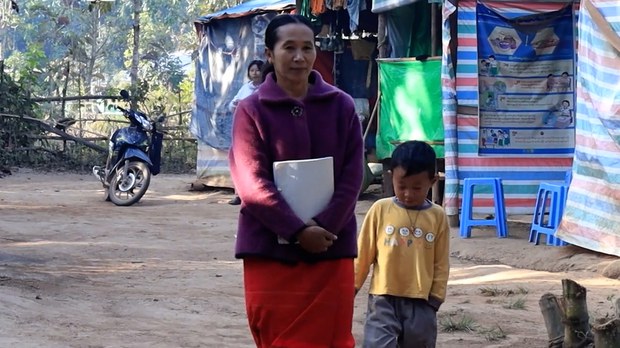 စစ်ဘေးရှောင်ရင်း စာသင်ပေးနေတဲ့ CDM ကျောင်းဆရာမ စစ်ဘေးရှောင်ရင်း စာသင်ပေးနေတဲ့ CDM ကျောင်းဆရာမ