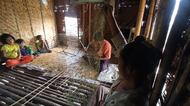 ပျောက်ကွယ်လုနီးပါး အင်းလေးရိုးရာဆောင်းပိုက် ငါးဖမ်းနည်း