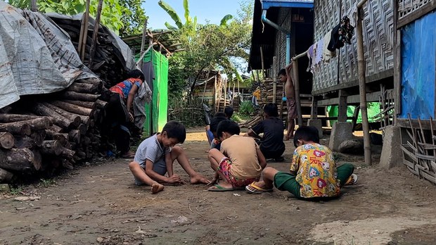 ကုန်ဈေးနှုန်းမြင့်တက်မှုဒဏ် အလူးအလဲကြုံနေရတဲ့ ကချင်စစ်ဘေးဒုက္ခသည်များ ကုန်ဈေးနှုန်းမြင့်တက်မှုဒဏ် အလူးအလဲကြုံနေရတဲ့ ကချင်စစ်ဘေးဒုက္ခသည်များ
