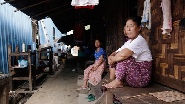 ဘဝနေဝင်ချိန်ကို ဒုက္ခသည်စခန်းမှာ ကုန်ဆုံးနေရတဲ့ ကချင်သက်ကြီးဒုက္ခသည်များ ဘဝနေဝင်ချိန်ကို ဒုက္ခသည်စခန်းမှာ ကုန်ဆုံးနေရတဲ့ ကချင်သက်ကြီးဒုက္ခသည်များ