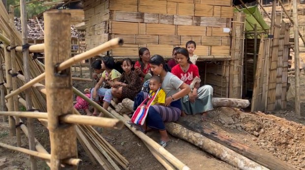 ပြေးစရာမြေမရှိတော့တဲ့ ကရင်နီစစ်ဘေးဒုက္ခသည်များ ပြေးစရာမြေမရှိတော့တဲ့ ကရင်နီစစ်ဘေးဒုက္ခသည်များ