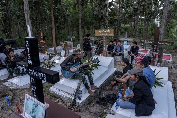 စစ်အတွင်းသေဆုံးသွားတဲ့ KNDF တပ်ဖွဲ့ဝင်လူငယ်များ စစ်အတွင်းသေဆုံးသွားတဲ့ KNDF တပ်ဖွဲ့ဝင်လူငယ်များ