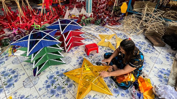မြန်မာ့ရိုးရာ မီးပုံးလုပ်ငန်း လုပ်ကိုင်သူ နည်းပါးလာ မြန်မာ့ရိုးရာ မီးပုံးလုပ်ငန်း လုပ်ကိုင်သူ နည်းပါးလာ