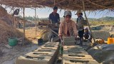 ငပုတောက ရိုးရာအုတ်ဖိုလုပ်ငန်းတွေ ရပ်တည်ဖို့ခက်ခဲလာ