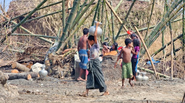 မုန်တိုင်းကြောင့် အမျိုးသမီးနဲ့ကလေး ၁၉ ဦး သေဆုံးခဲ့ရတဲ့ ညောင်ပင်ကြီးရွာ မုန်တိုင်းကြောင့် အမျိုးသမီးနဲ့ကလေး ၁၉ ဦး သေဆုံးခဲ့ရတဲ့ ညောင်ပင်ကြီးရွာ