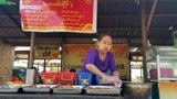 မီးရောင်အောက်မှာ ပြန်ကရဖို့ မျှော်လင့်နေတဲ့ အငြိမ့်မင်းသမီး