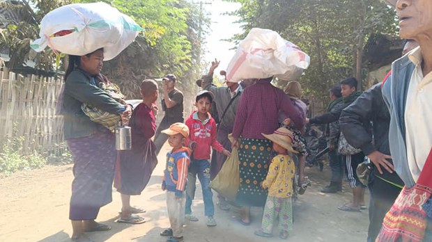 မီးရှို့လုယက်ခံရတဲ့မြောင်နယ်က အမျိုးသမီးတွေရဲ့ကိုယ်တွေ့ မီးရှို့လုယက်ခံရတဲ့မြောင်နယ်က အမျိုးသမီးတွေရဲ့ကိုယ်တွေ့