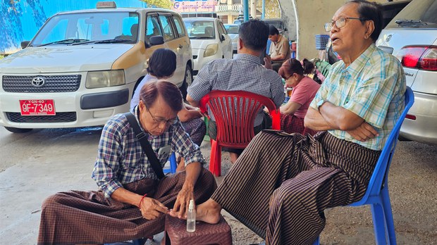 ပန်းဆိုးတန်းက လက်သည်း၊ ခြေသည်းညှပ်သူတွေ ဖောက်သည်နည်းပါးလာ ပန်းဆိုးတန်းက လက်သည်း၊ ခြေသည်းညှပ်သူတွေ ဖောက်သည်နည်းပါးလာ