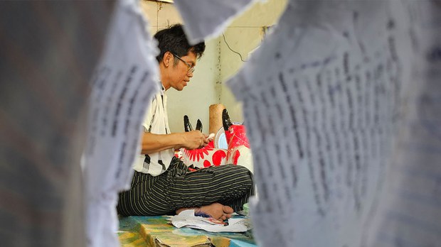 ဘုရားစျေးက စက္ကူရုပ် ဖန်တီးသူများ ဘုရားစျေးက စက္ကူရုပ် ဖန်တီးသူများ