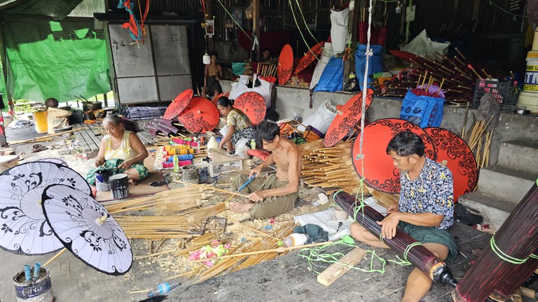 ပုသိမ်မြို့ မြတ်ကျောင်းတော် ပုသိမ်ထီးလုပ်ငန်းအား ၂၀၂၃ ခုနှစ် သြဂုတ်လ ၁၆ ရက်နေ့က တွေ့ရစဉ်။ (Photo: RFA)