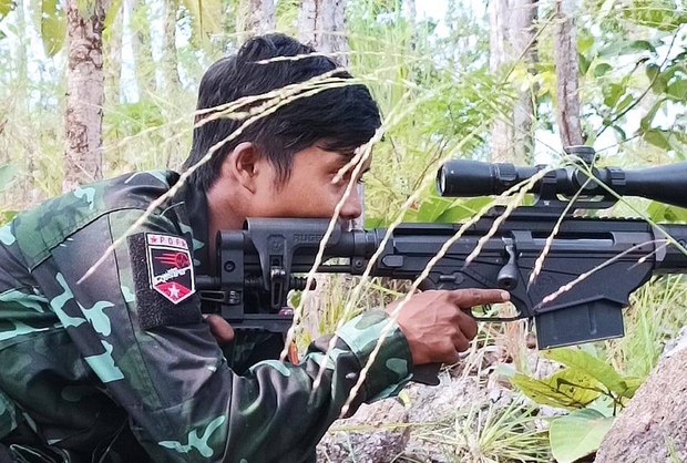 ပရဟိတသမားကနေ စနိုက်ပါတပ်သားဖြစ်လာသူ