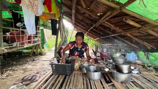 စစ်ဘေးနောက်ဆက်တွဲဆိုးကျိုး ခံစားနေရဆဲ ရခိုင်ဒုက္ခသည်မိန်းကလေး စစ်ဘေးနောက်ဆက်တွဲဆိုးကျိုး ခံစားနေရဆဲ ရခိုင်ဒုက္ခသည်မိန်းကလေး