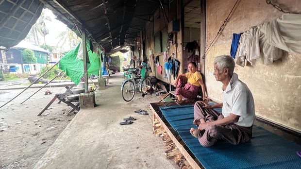 ဒုက္ခသည်တွေ အိမ်မပြန်နိုင်သေးခင် ရခိုင်မှာ စစ်ရိပ်သန်းလာ ဒုက္ခသည်တွေ အိမ်မပြန်နိုင်သေးခင် ရခိုင်မှာ စစ်ရိပ်သန်းလာ