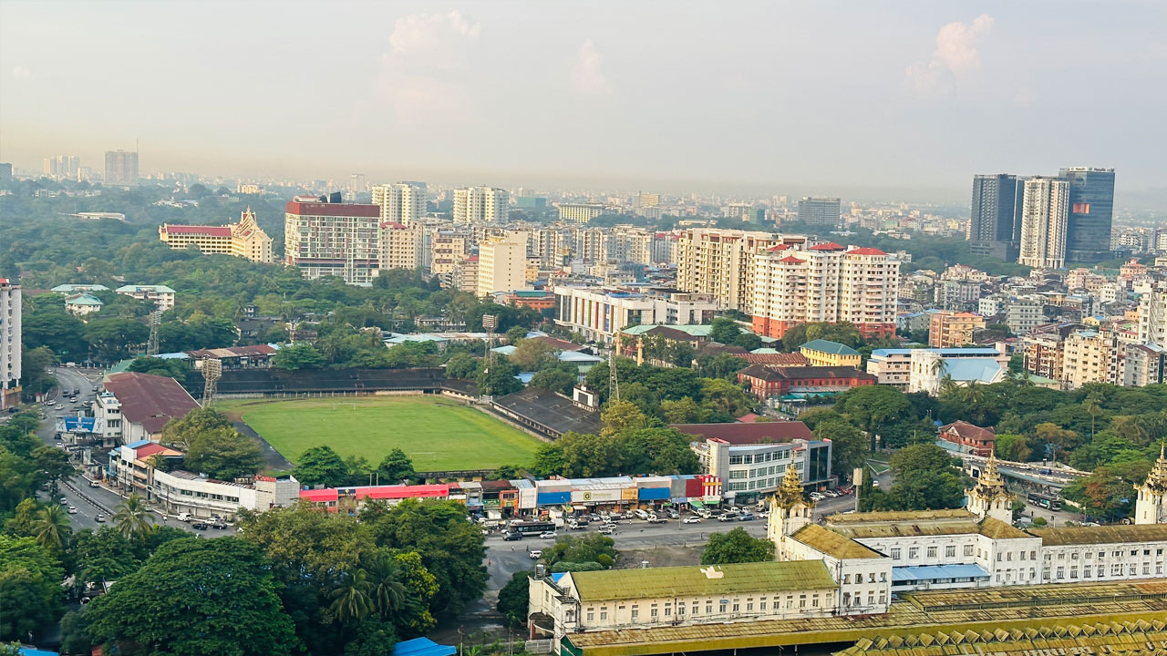 ရန်ကုန်တိုင်း၊ မင်္ဂလာတောင်ညွန့်မြို့နယ်ရှိ ရန်ကုန်ဘူတာကြီး အနီးတစ်ဝိုက်ဝန်းကျင်ကို ၂၀၂၃ ခုနှစ်၊ နိုဝင်ဘာလ ၈ ရက်‌နေ့က တွေ့ရစဉ်။ (Photo: RFA)