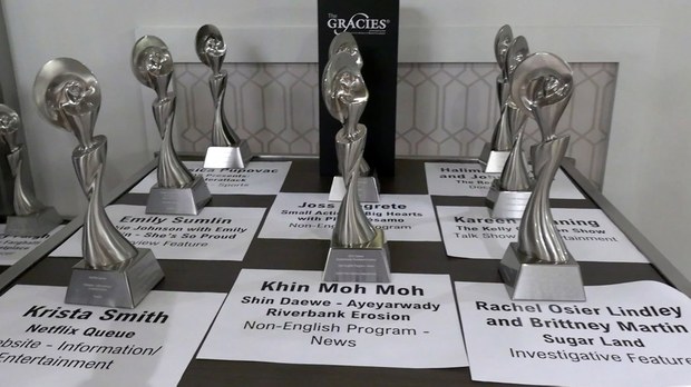 ဒါရိုက်တာရှင်ဒေဝီရဲ့ ကမ်းပါးပြိုတဲ့ ရုပ်သံသတင်းနဲ့ RFA ဂရေစီဆုလက်ခံ ဒါရိုက်တာရှင်ဒေဝီရဲ့ ကမ်းပါးပြိုတဲ့ ရုပ်သံသတင်းနဲ့ RFA ဂရေစီဆုလက်ခံ