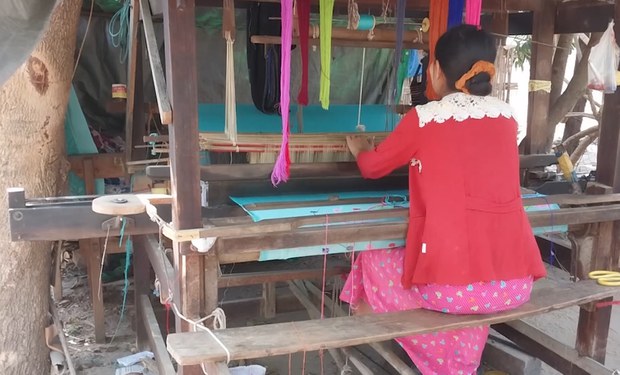 ပြာပုံကြားက အညာဒေသ ရက်ကန်းသမတွေရဲ့အခက်အခဲ