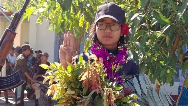 မြေဖြူကိုင် ကျောင်းဆရာမဘဝက ဆေးတပ်သား ဖြစ်လာခဲ့တဲ့ ကလေးမြို့သူ မြေဖြူကိုင် ကျောင်းဆရာမဘဝက ဆေးတပ်သား ဖြစ်လာခဲ့တဲ့ ကလေးမြို့သူ