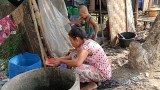 ရန်ကုန်ဆင်ခြေဖုံးရပ်ကွက်က ဝမ်းရေးအတွက်ရုန်းကန်နေရသူများ