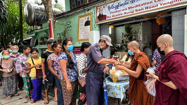 ထမင်းနပ်မမှန်သူတွေအတွက် သဘာဝတရားရိပ်သာရှေ့က နေ့လယ်စာ ထမင်းနပ်မမှန်သူတွေအတွက် သဘာဝတရားရိပ်သာရှေ့က နေ့လယ်စာ