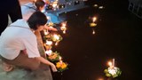 ထိုင်းရိုးရာ လွယ်ကထုံပွဲတော် မဲဆောက်ရောက်မြန်မာတွေပါဝင်ဆင်နွှဲ