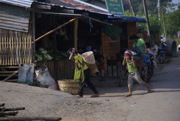 ခရီးသည်တွေ မလာတော့တဲ့ သံတောင်ကြီး
