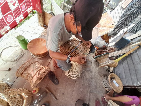 chin-traditional-chair chin-traditional-chair