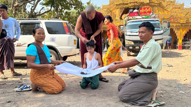 အင်းဝမြို့ဟောင်းက ရှင်ပြုအလှူပွဲ အင်းဝမြို့ဟောင်းက ရှင်ပြုအလှူပွဲ
