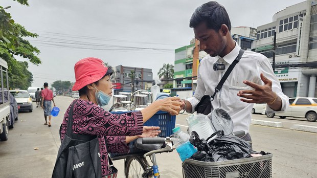 ရန်ကုန်မြို့က တစ်ခွက်ငါးရာတန် ရွေ့လျားလက်ဖက်ရည်ဆိုင် ရန်ကုန်မြို့က တစ်ခွက်ငါးရာတန် ရွေ့လျားလက်ဖက်ရည်ဆိုင်