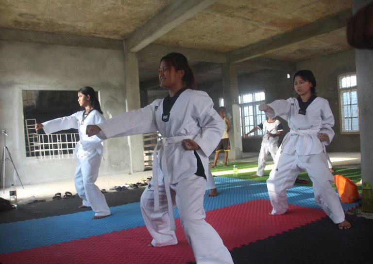 စစ်ကိုင်းတိုင်း ကလေးမြို့တွင် တိုက်ကွမ်ဒို ကိုယ်ခံပညာ သင်ကြားနေသည့် လူငယ်များအား ၂၀၂၃ ခုနှစ် မေလ ၁၅ ရက်နေ့က တွေ့ရစဉ်။ (Photo: RFA)