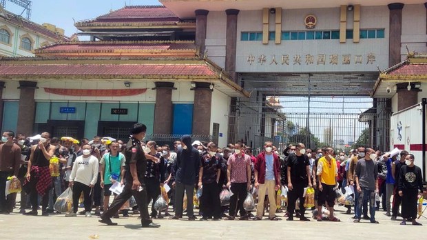 တရုတ်နိုင်ငံက အကျဉ်းချခံ မြန်မာနိုင်ငံသား ၁၇၀ ကို တရုတ်အာဏာပိုင်တွေ ပြန်ပို့ တရုတ်နိုင်ငံက အကျဉ်းချခံ မြန်မာနိုင်ငံသား ၁၇၀ ကို တရုတ်အာဏာပိုင်တွေ ပြန်ပို့