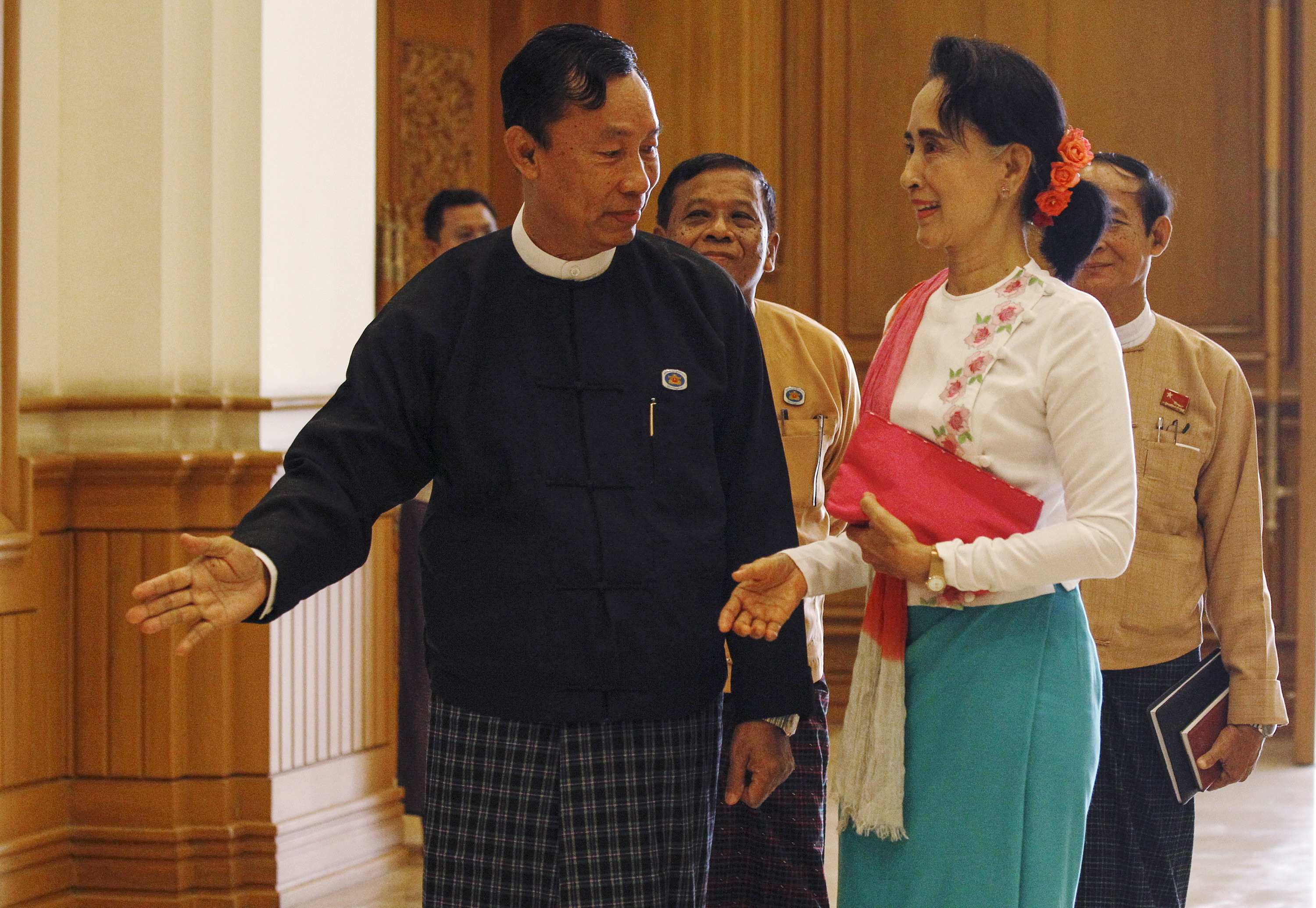 2015-11-19T120000Z_317156323_GF20000065472_RTRMADP_3_MYANMAR-ELECTION.JPG