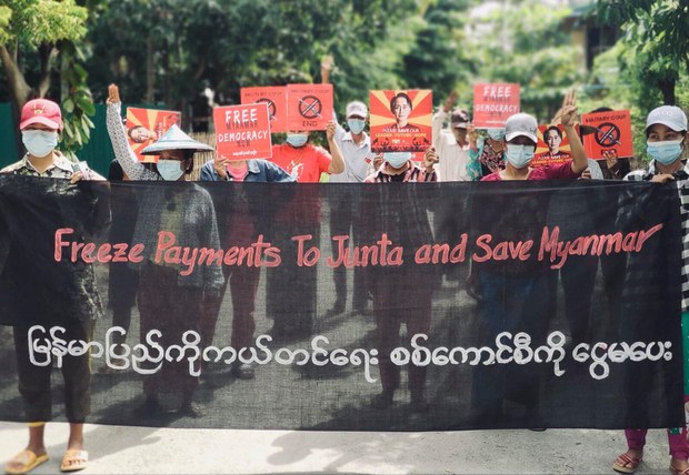 စစ်ကောင်စီဝင်ငွေရစေတဲ့ လုပ်ငန်းတွေကို အရေးယူဖို့ အဖွဲ့ ၂၄ဝ တိုက်တွန်း စစ်ကောင်စီဝင်ငွေရစေတဲ့ လုပ်ငန်းတွေကို အရေးယူဖို့ အဖွဲ့ ၂၄ဝ တိုက်တွန်း
