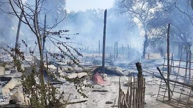 မြိုင်မြို့နယ် သဒွတ်ရွာက အိမ် ၂၅ လုံး မီးရှို့ဖျက်ဆီးခံရ မြိုင်မြို့နယ် သဒွတ်ရွာက အိမ် ၂၅ လုံး မီးရှို့ဖျက်ဆီးခံရ