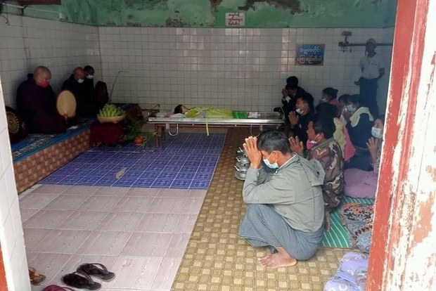 မန္တလေးမှာ စစ်တပ်က ပစ်လို့ ငါးနှစ်အရွယ် မိန်းကလေး သေဆုံးတယ်လို့ပြော မန္တလေးမှာ စစ်တပ်က ပစ်လို့ ငါးနှစ်အရွယ် မိန်းကလေး သေဆုံးတယ်လို့ပြော