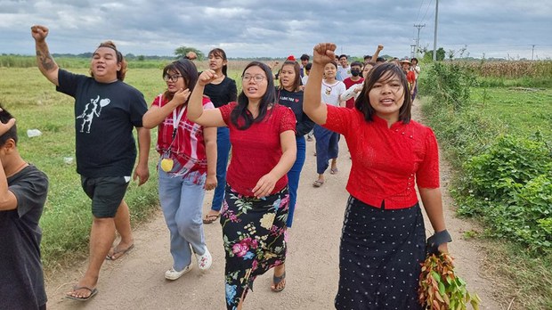 မုံရွာရှစ်လေးလုံးဆန္ဒပြ လူငယ်သုံးဦး ပစ်ခတ်ဖမ်းဆီးခံရ မုံရွာရှစ်လေးလုံးဆန္ဒပြ လူငယ်သုံးဦး ပစ်ခတ်ဖမ်းဆီးခံရ