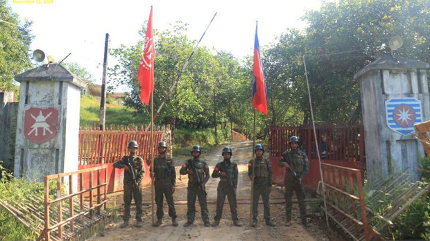 အမ်းမြို့ပေါ်ကို AA ထိန်းချုပ်လိုက်ပြီး နပခကို ထိုးစစ်ဆင်နေ အမ်းမြို့ပေါ်ကို AA ထိန်းချုပ်လိုက်ပြီး နပခကို ထိုးစစ်ဆင်နေ