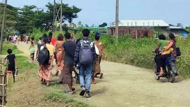 လေကြောင်းတိုက်ခိုက်မှုကြောင့် စစ်သုံ့ပန်းတွေ အပါအဝင် ၁၇ ဦးသေဆုံး၊ ၁၀ ဦး ဒဏ်ရာရ လေကြောင်းတိုက်ခိုက်မှုကြောင့် စစ်သုံ့ပန်းတွေ အပါအဝင် ၁၇ ဦးသေဆုံး၊ ၁၀ ဦး ဒဏ်ရာရ