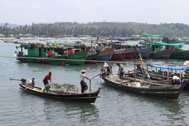 သံတွဲနဲ့ဂွအနီး ပင်လယ်ပြင်မှာ အရပ်သားလှေတွေ မသွားလာဖို့ AA ထုတ်ပြန် သံတွဲနဲ့ဂွအနီး ပင်လယ်ပြင်မှာ အရပ်သားလှေတွေ မသွားလာဖို့ AA ထုတ်ပြန်
