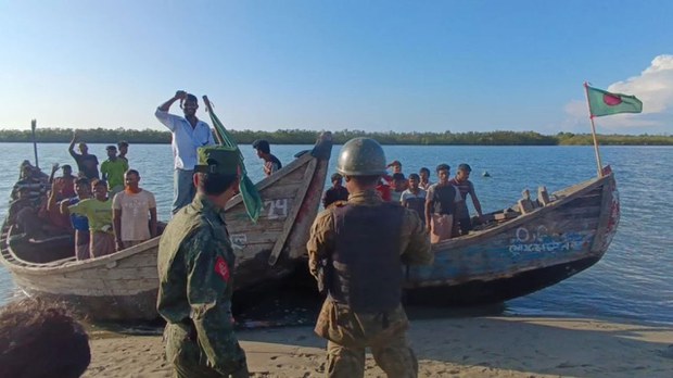 ဘင်္ဂလားဒေ့ရှ် ရေလုပ်သား နှစ်ဆယ်ကို AA ပြန်လွှဲပြောင်း ဘင်္ဂလားဒေ့ရှ် ရေလုပ်သား နှစ်ဆယ်ကို AA ပြန်လွှဲပြောင်း